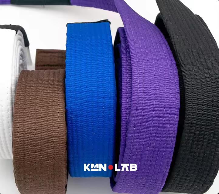 Faixa de Jiu-Jitsu: Qual Comprar? Simples vs Premium
