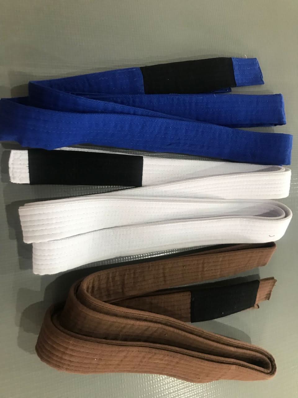 Faixas de Jiu Jitsu Branca, Azul e Marrom da KimonoLab