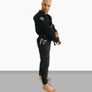 Atleta de Jiu Jitsu vestindo um Kimono Personalizado de Jiu Jitsu da KimonoLab