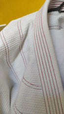 Kimono de Jiu Jitsu Branco com costuras personalizadas pela KimonoLab