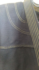 Kimono de Jiu Jitsu Preto com costuras personalizadas pela KimonoLab