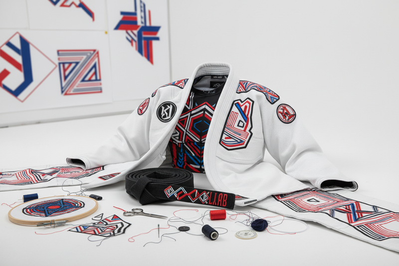 não está ruim, mas usar nomes como gracie, renzo, etc é muito ruim! A minha marca é a KimonoLab, nossas cores são vermelho, preto, branco e detalhes em axul. Não adicione nomes, muito menos traga elementos de marcas que não são minhas, como gracie ou renzo. 