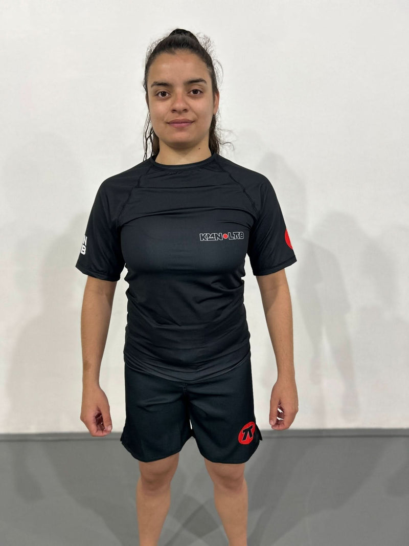 Rashguard de Jiu Jitsu preta feminina da KimonoLab